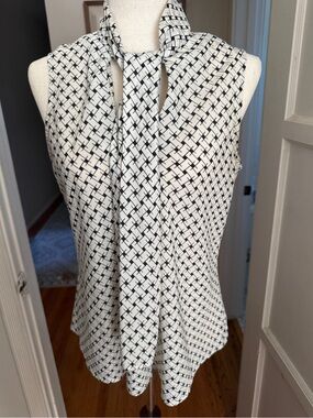 Evan Picone Black & White Tie-Neck Sleeveless Camisole